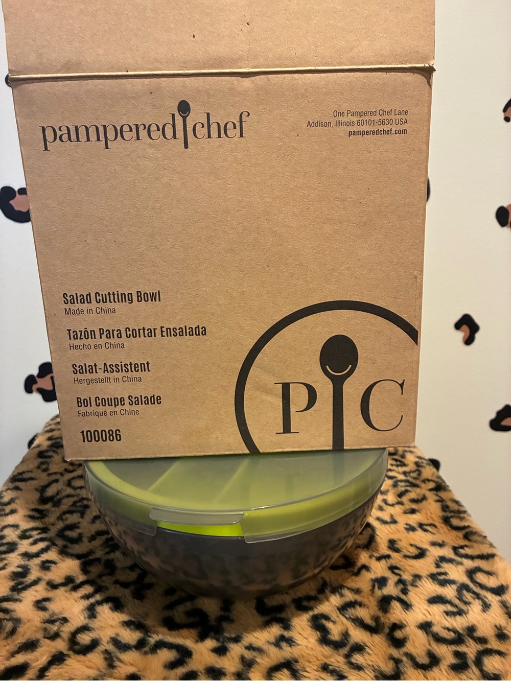 Pampered Chef Lime Green Salad Cutting Bowl with Secure Lid